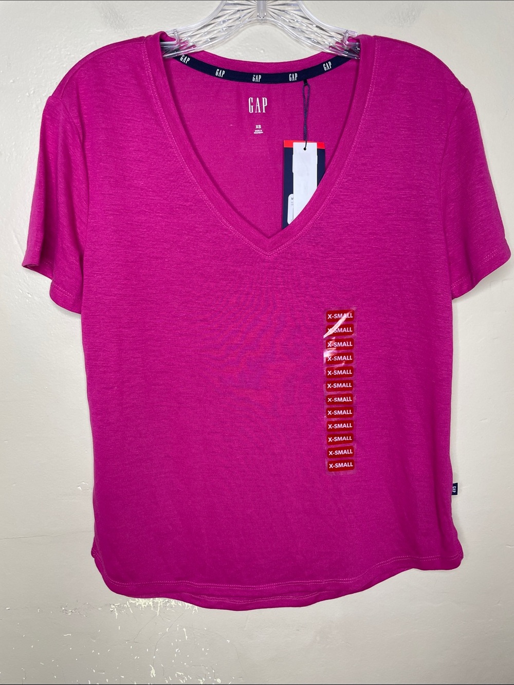 GAP Pink Very Berry V-Neck Short Sleeve SLUB Tee Shirt NWT XS